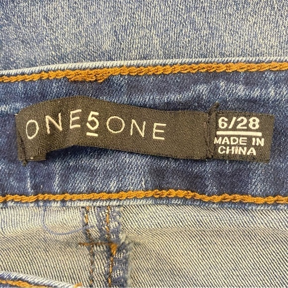 One 5 One women's size 6 (28) distressed mid rise splatter skinny denim jeans - Picture 5 of 6